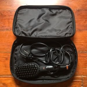 Amika: Mini Hair Straightening Brush